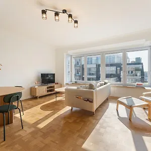 https://zonnig-ruim-appartement-op-a-locatie.ostend-hotel.net